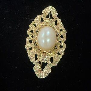 Elegant Gold and Cream Filigree Brooch